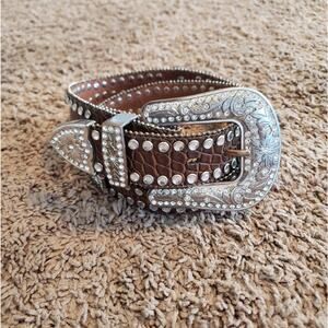 Blazin Roxx scalloped crystal studded leather belt western silver toned cross M